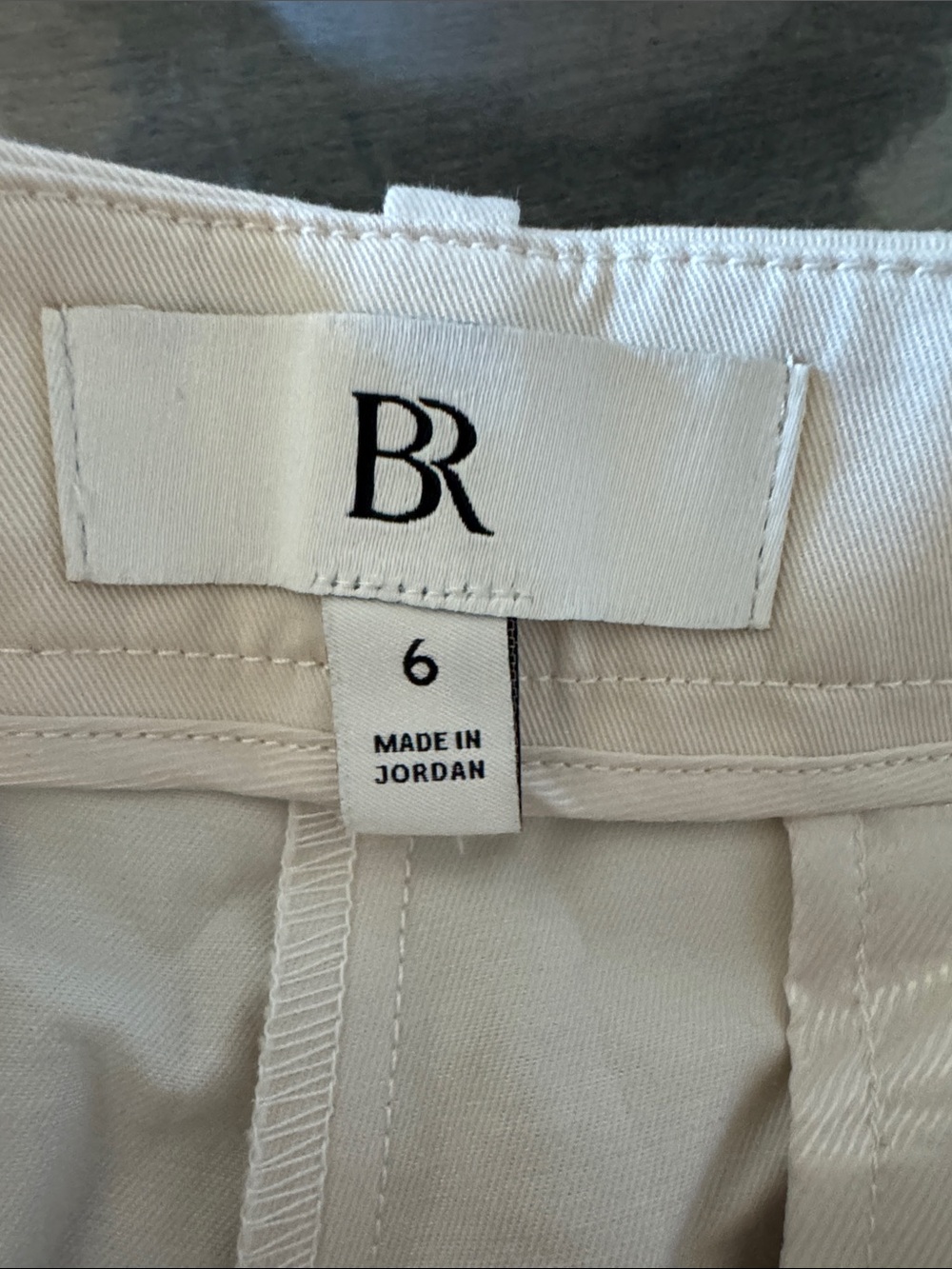 NWT Banana Republic Cream Pleated Tailored Women's Shorts - Picture 3 of 6